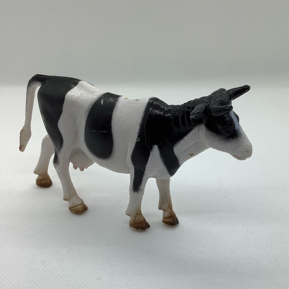 Unbranded S.H. Replacement Holstein Cow Figure Plastic Toy READ - Picture 3 of 15